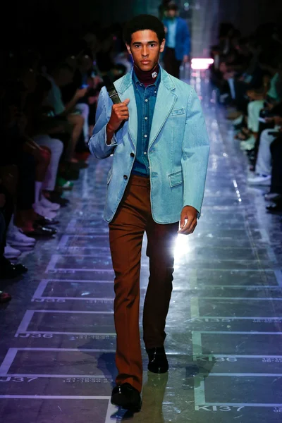 Look 11